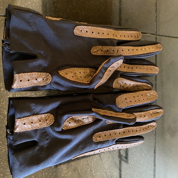 Fashionable Warm Gloves by Isotoner - Picture 3 of 8